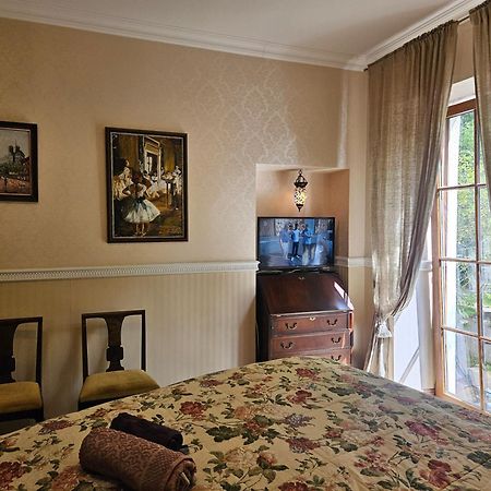 Barrister'S Apartments With Fireplace シャウレイ エクステリア 写真
