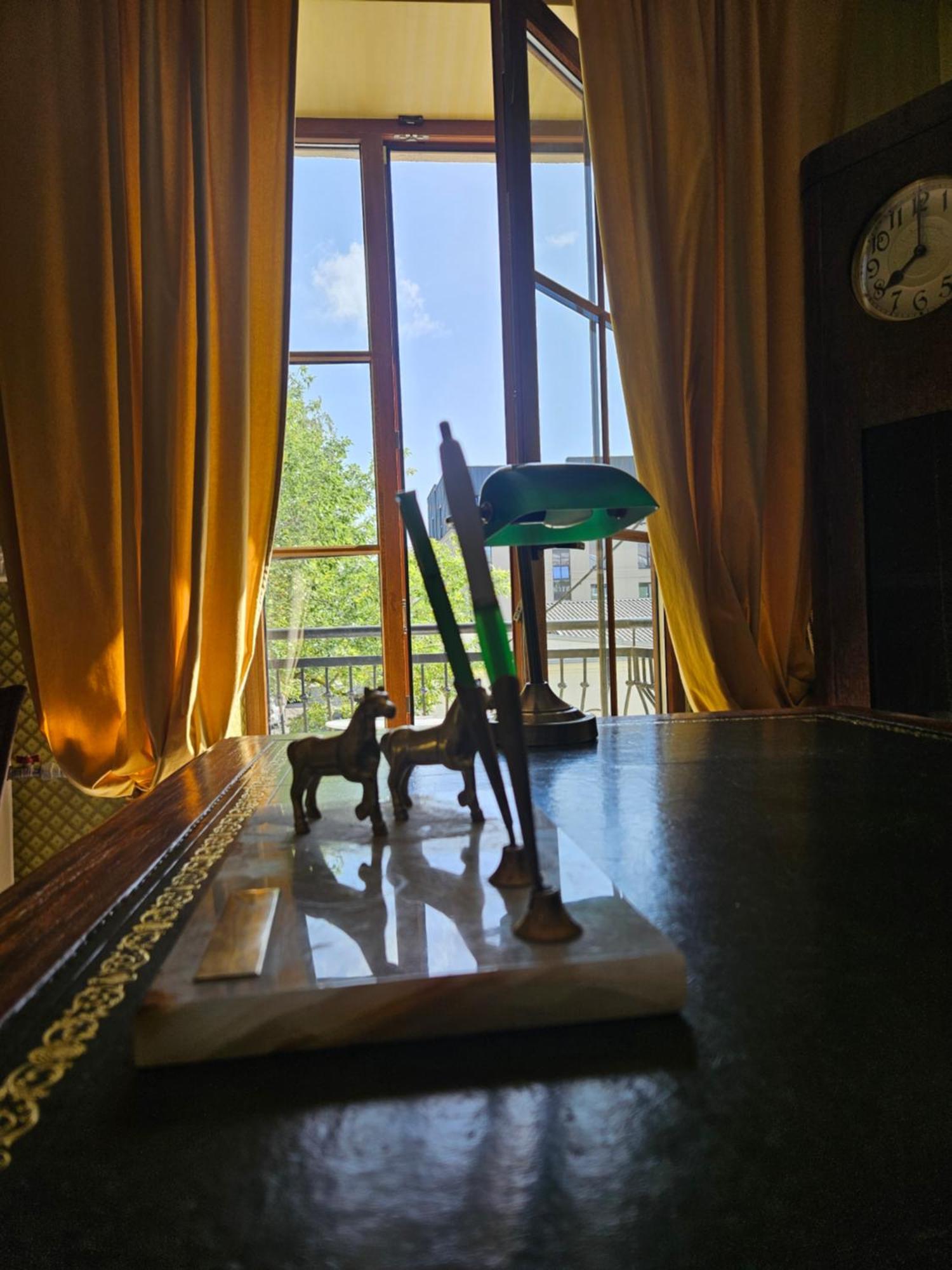 Barrister'S Apartments With Fireplace シャウレイ エクステリア 写真