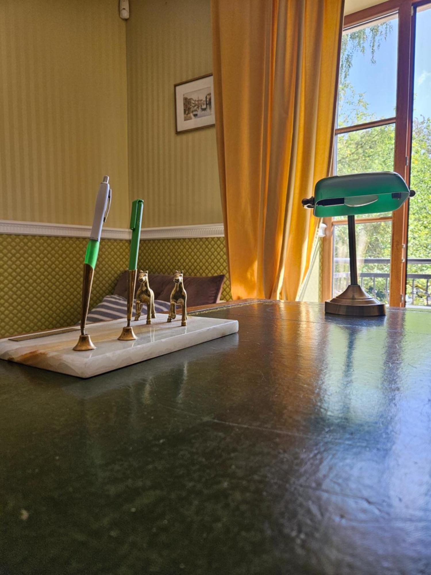 Barrister'S Apartments With Fireplace シャウレイ エクステリア 写真
