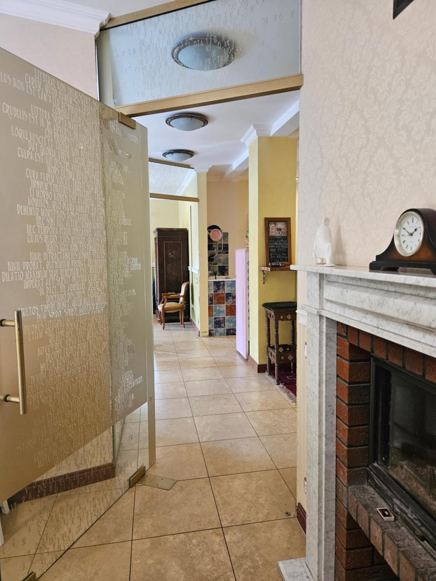 Barrister'S Apartments With Fireplace シャウレイ エクステリア 写真