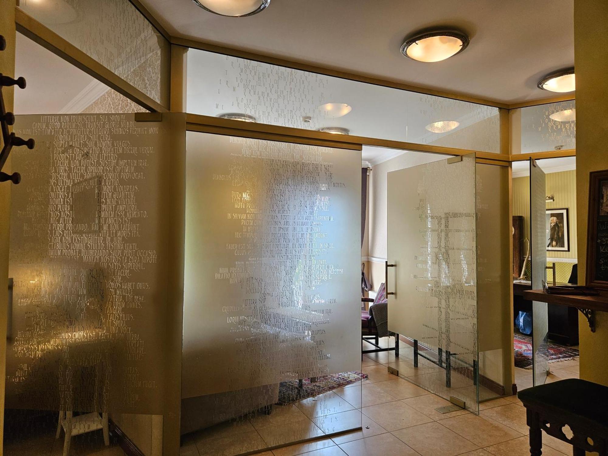Barrister'S Apartments With Fireplace シャウレイ エクステリア 写真