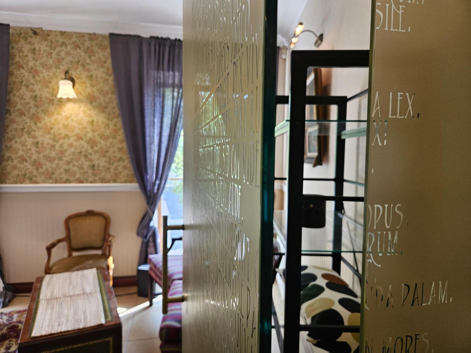 Barrister'S Apartments With Fireplace シャウレイ エクステリア 写真