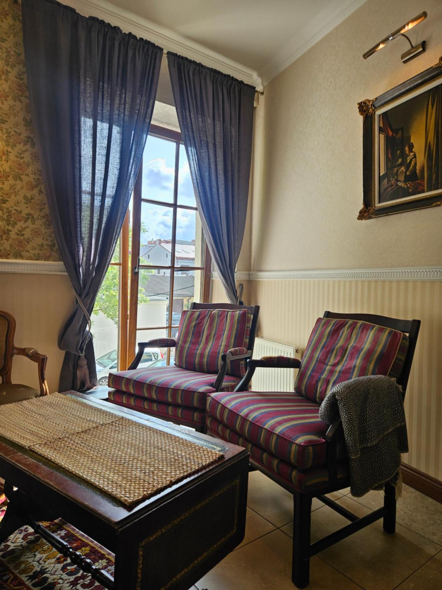 Barrister'S Apartments With Fireplace シャウレイ エクステリア 写真